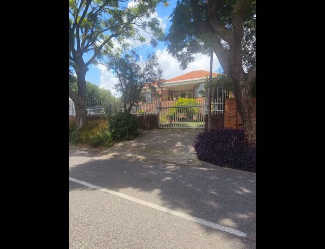 2 BEDROOM HOUSE FOR SALE IN KENSINGTON